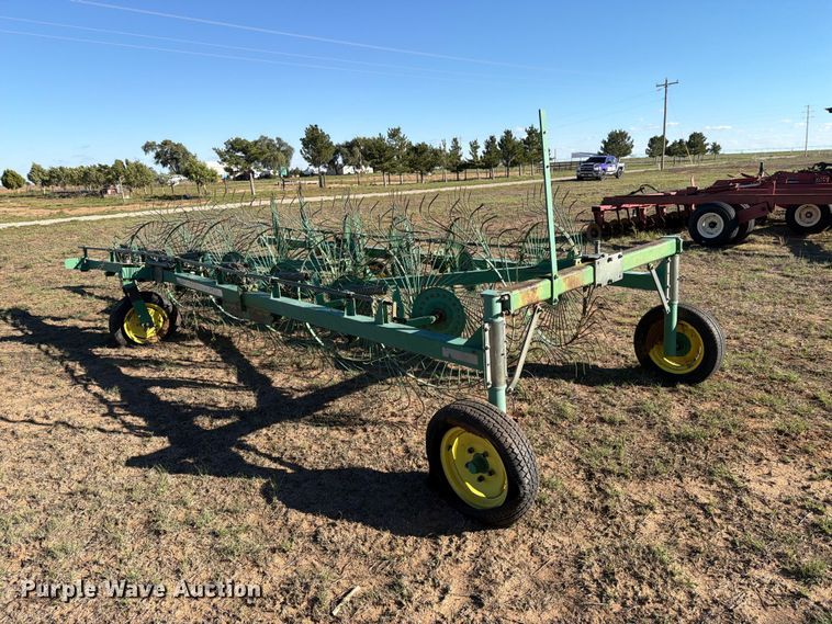 image for item DV8726 John Deere 704 hay rake