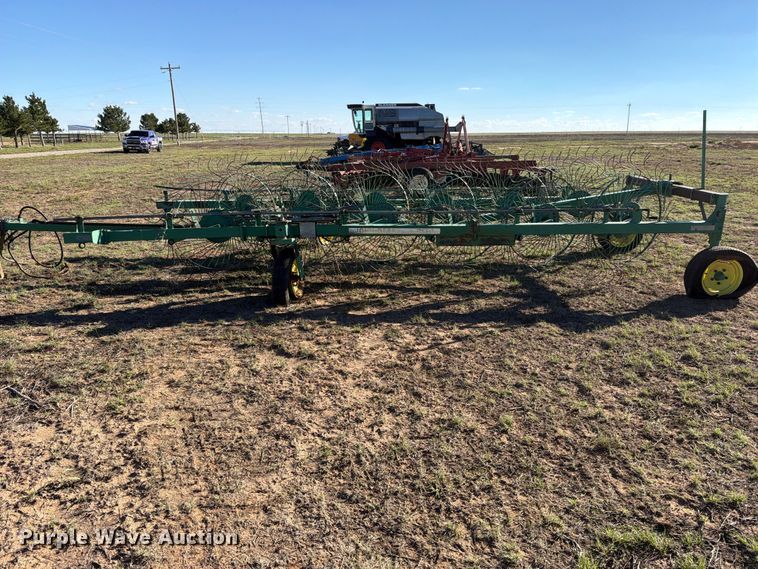 image for item DV8726 John Deere 704 hay rake