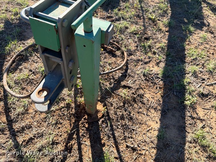 image for item DV8726 John Deere 704 hay rake