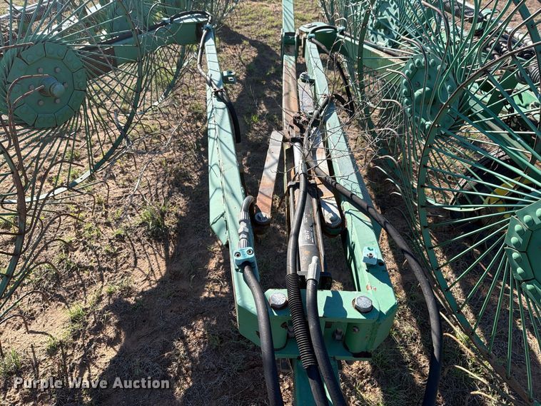 image for item DV8726 John Deere 704 hay rake