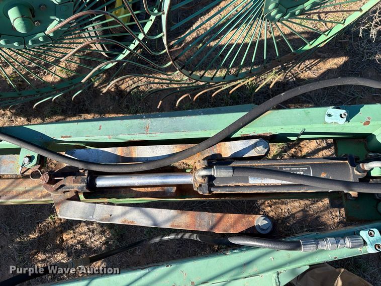 image for item DV8726 John Deere 704 hay rake
