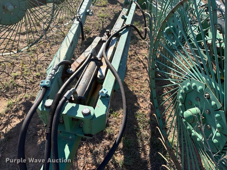 image for item DV8726 John Deere 704 hay rake
