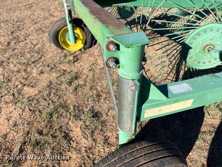 image for item DV8726 John Deere 704 hay rake