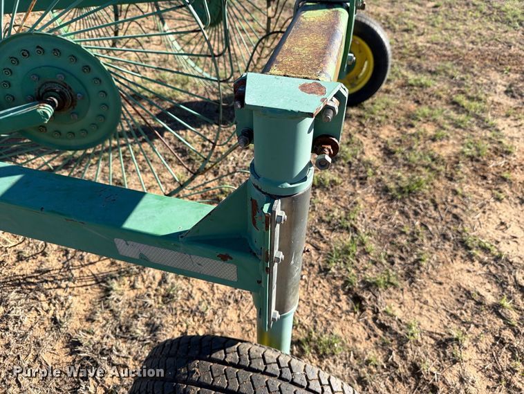 image for item DV8726 John Deere 704 hay rake