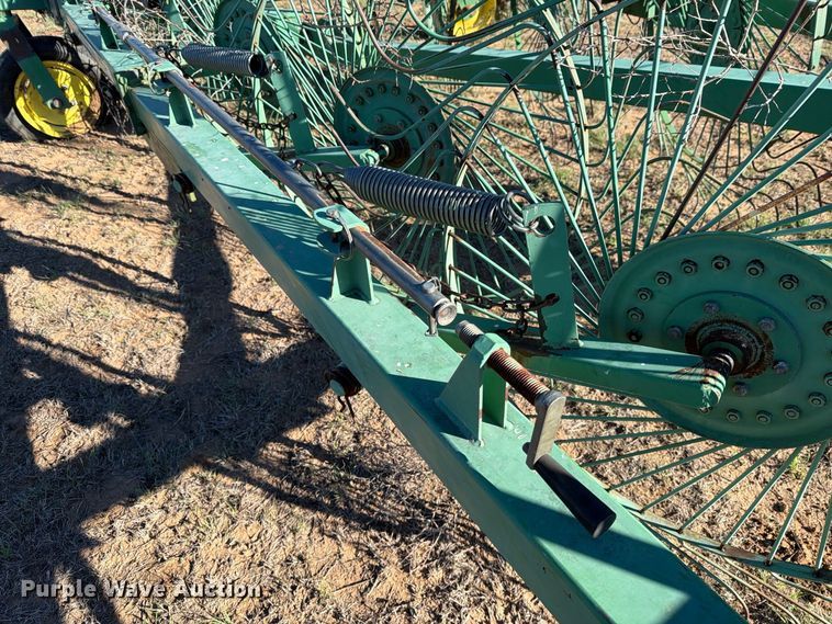 image for item DV8726 John Deere 704 hay rake