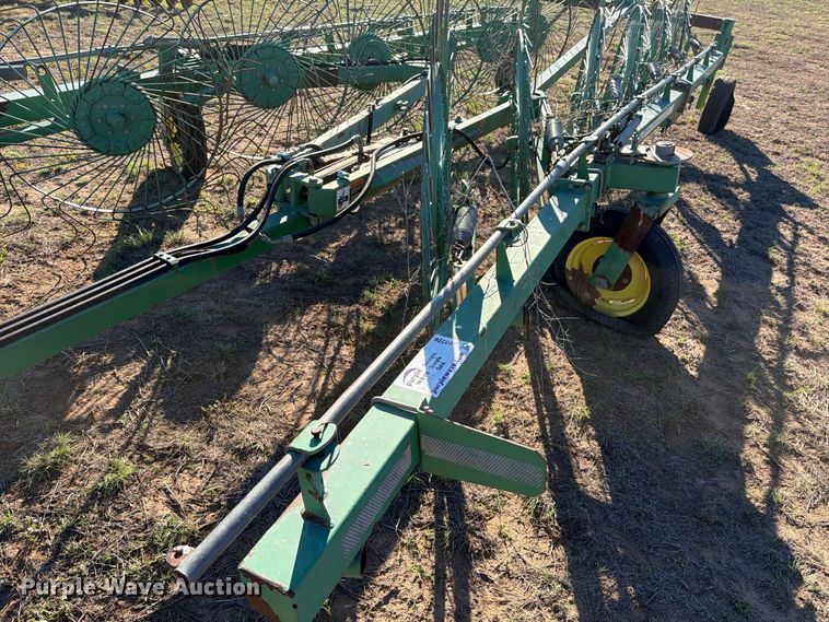 image for item DV8726 John Deere 704 hay rake