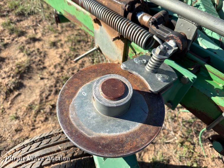 image for item DV8726 John Deere 704 hay rake