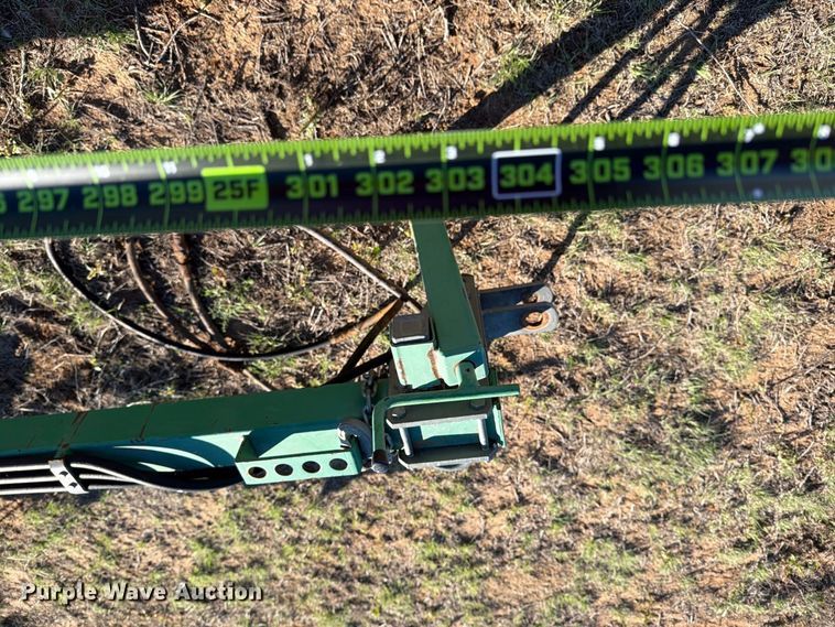 image for item DV8726 John Deere 704 hay rake