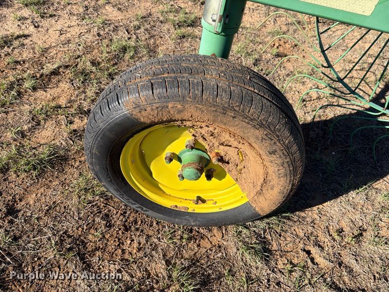 image for item DV8726 John Deere 704 hay rake