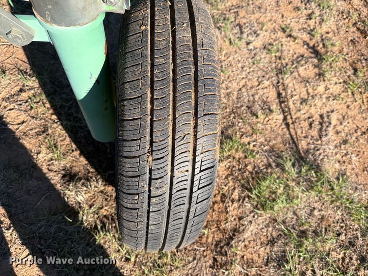 image for item DV8726 John Deere 704 hay rake