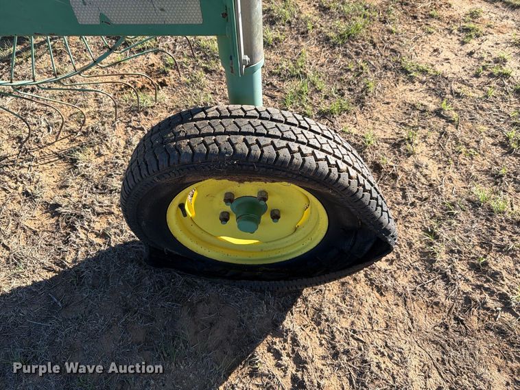 image for item DV8726 John Deere 704 hay rake