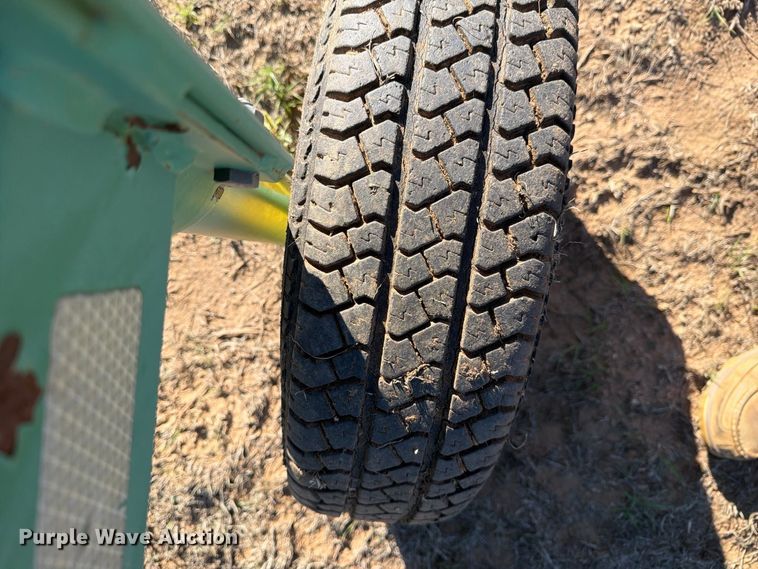 image for item DV8726 John Deere 704 hay rake