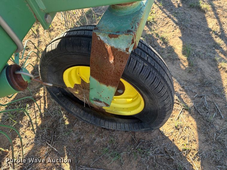 image for item DV8726 John Deere 704 hay rake