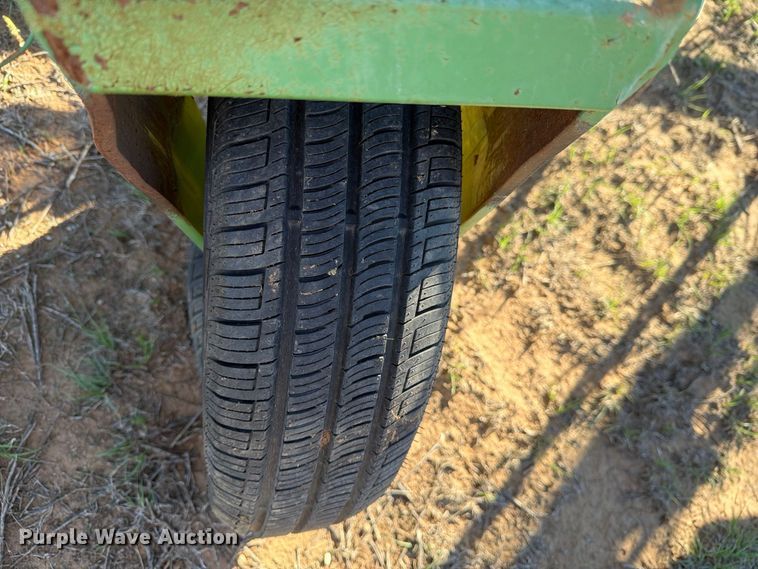 image for item DV8726 John Deere 704 hay rake