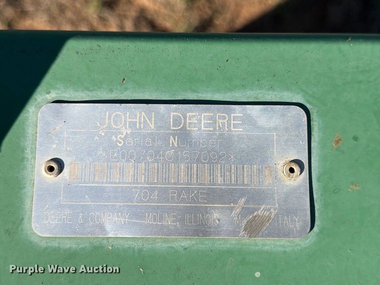 image for item DV8726 John Deere 704 hay rake