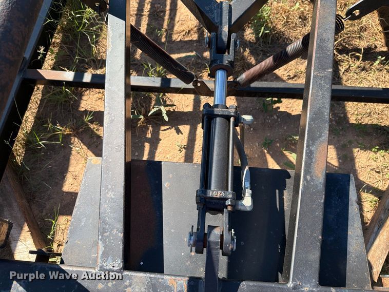 image for item DV8739 DE-AX HT44D hay bale platform