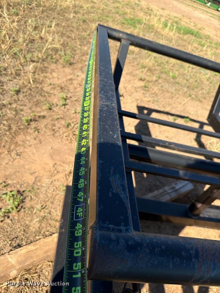 image for item DV8739 DE-AX HT44D hay bale platform