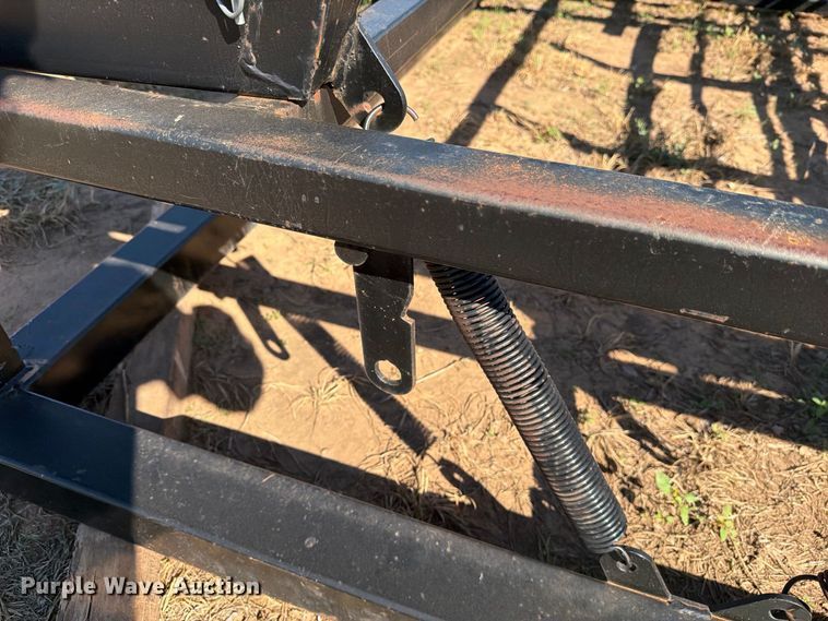 image for item DV8739 DE-AX HT44D hay bale platform