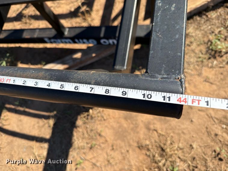 image for item DV8739 DE-AX HT44D hay bale platform
