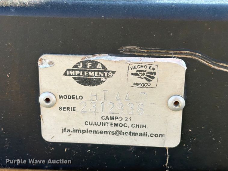 image for item DV8739 DE-AX HT44D hay bale platform