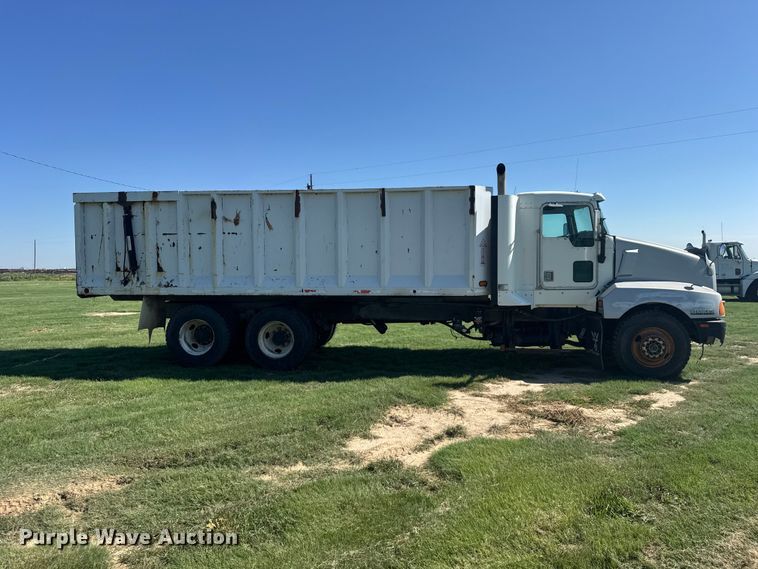 image for item DY3300 1999 Kenworth T600 grain truck