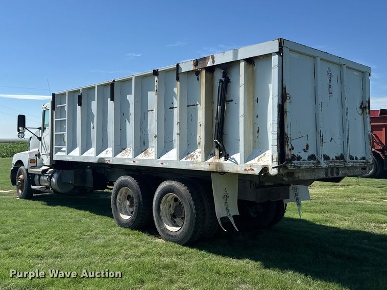 image for item DY3300 1999 Kenworth T600 grain truck