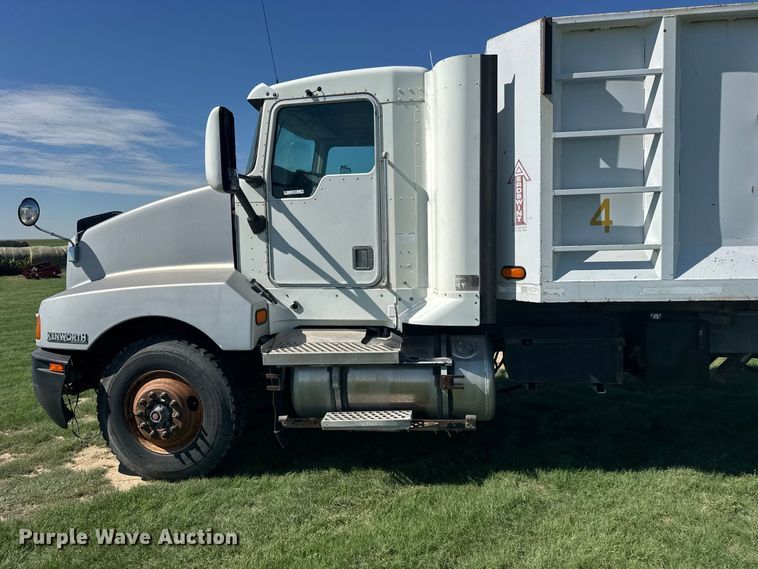 image for item DY3300 1999 Kenworth T600 grain truck