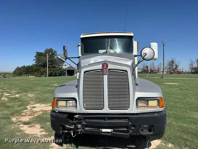 image for item DY3300 1999 Kenworth T600 grain truck