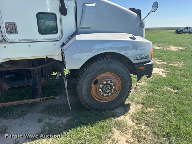 image for item DY3300 1999 Kenworth T600 grain truck