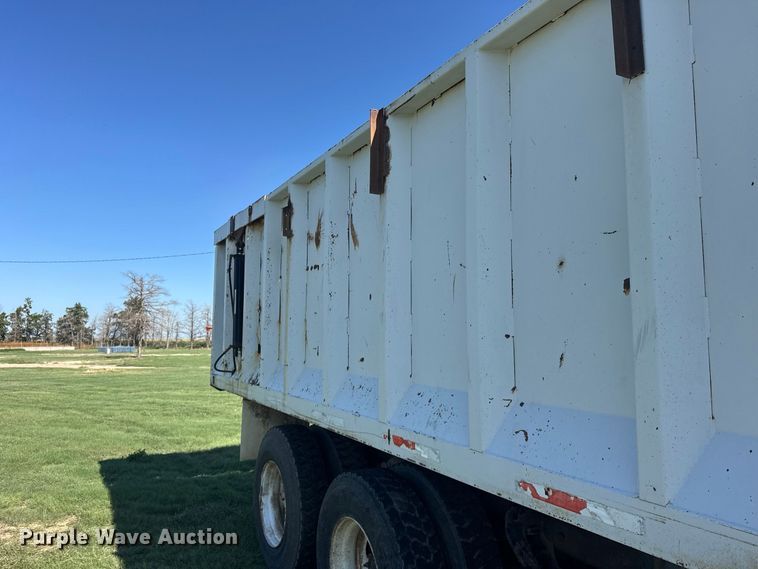 image for item DY3300 1999 Kenworth T600 grain truck