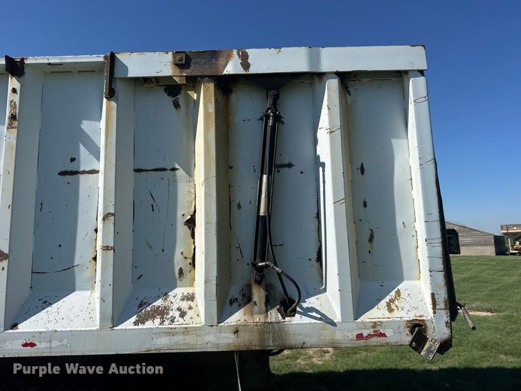 image for item DY3300 1999 Kenworth T600 grain truck