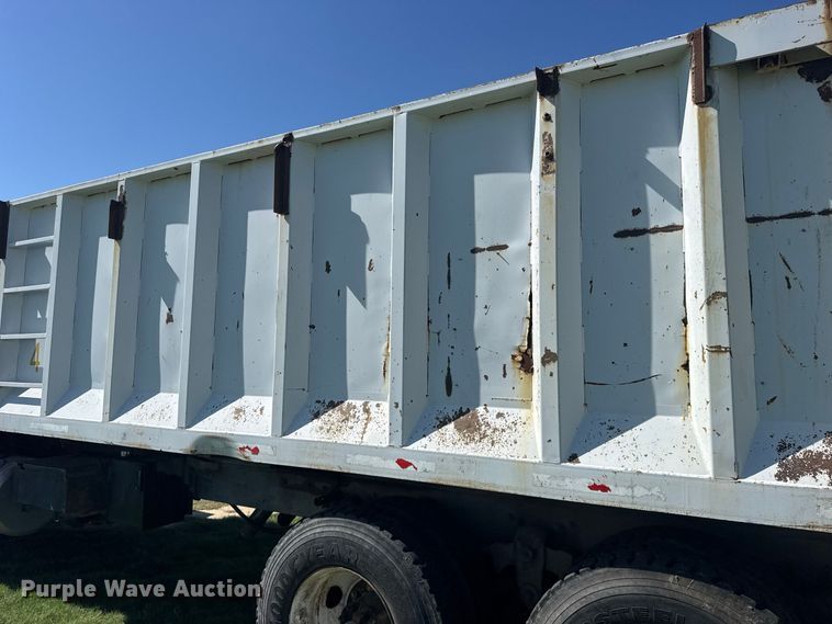 image for item DY3300 1999 Kenworth T600 grain truck
