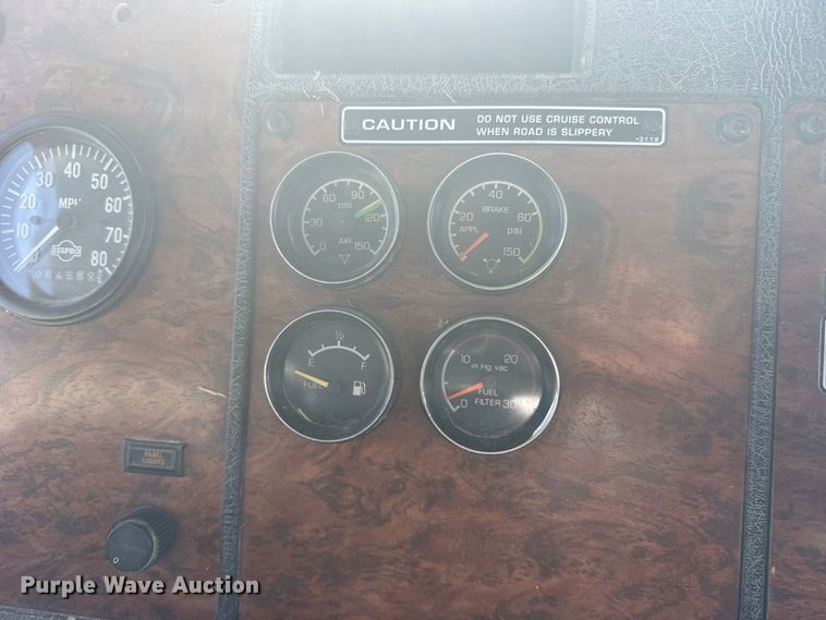 image for item DY3300 1999 Kenworth T600 grain truck