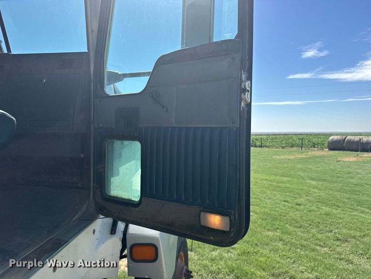 image for item DY3300 1999 Kenworth T600 grain truck