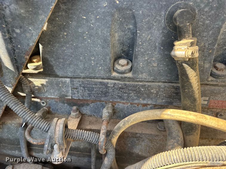 image for item DY3300 1999 Kenworth T600 grain truck