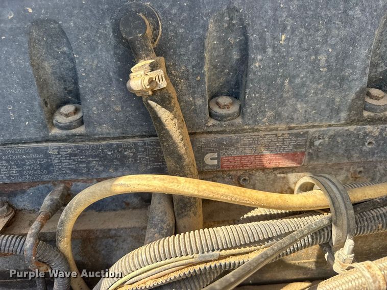 image for item DY3300 1999 Kenworth T600 grain truck
