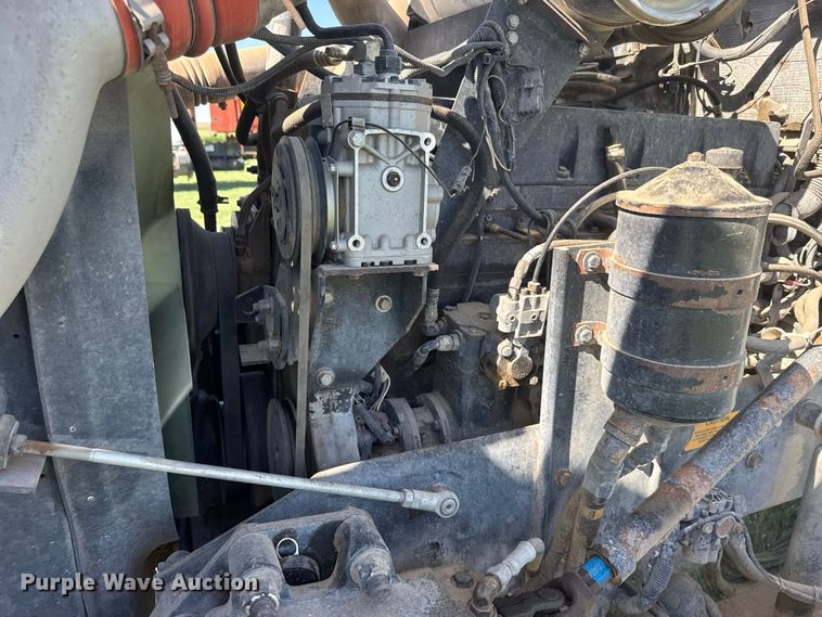 image for item DY3300 1999 Kenworth T600 grain truck