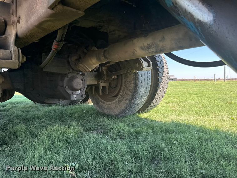 image for item DY3300 1999 Kenworth T600 grain truck