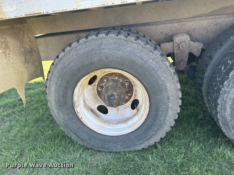 image for item DY3300 1999 Kenworth T600 grain truck
