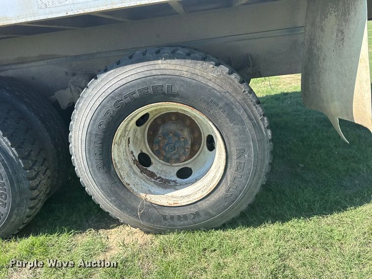 image for item DY3300 1999 Kenworth T600 grain truck
