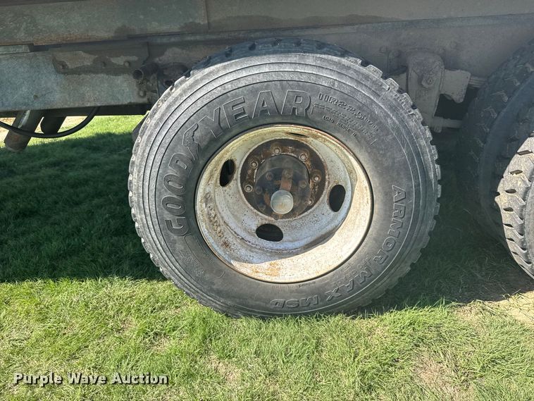 image for item DY3300 1999 Kenworth T600 grain truck