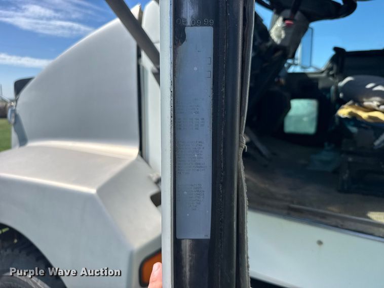 image for item DY3300 1999 Kenworth T600 grain truck