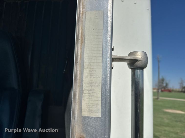 image for item DY3300 1999 Kenworth T600 grain truck