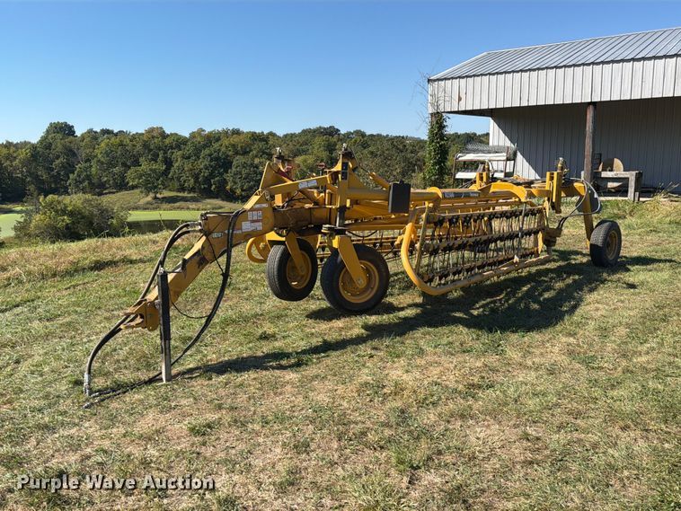 image for item DZ4941 2015 Vermeer R2300 hay rake