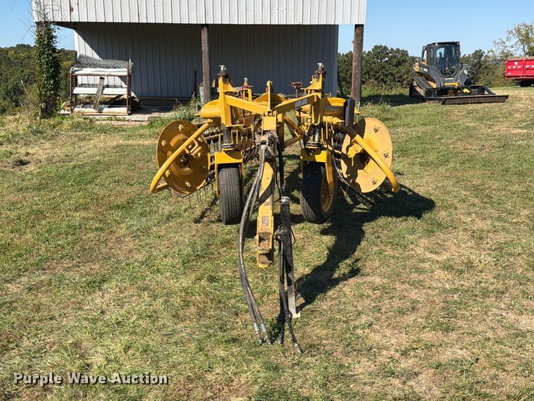image for item DZ4941 2015 Vermeer R2300 hay rake