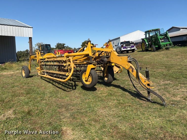 image for item DZ4941 2015 Vermeer R2300 hay rake