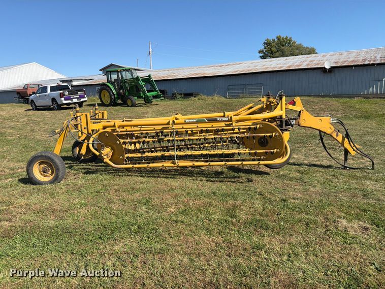 image for item DZ4941 2015 Vermeer R2300 hay rake