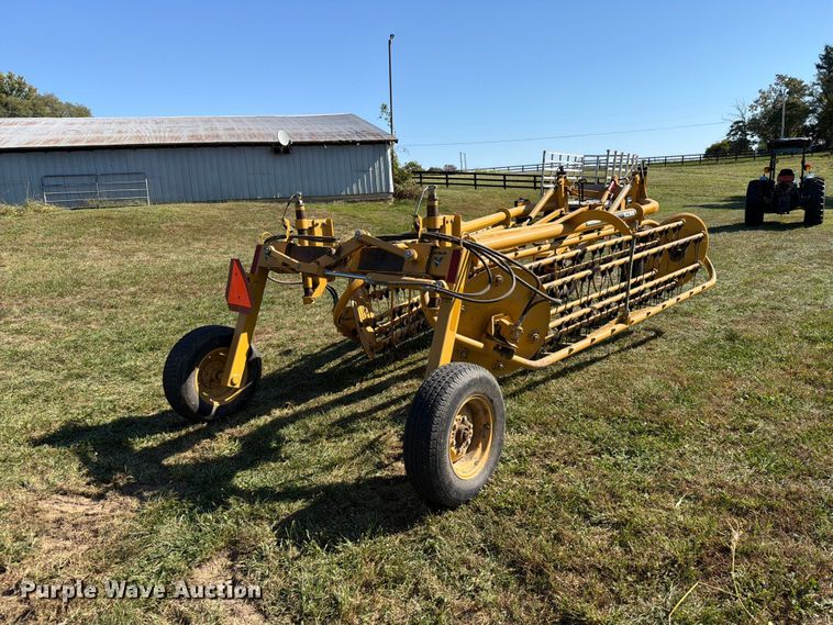 image for item DZ4941 2015 Vermeer R2300 hay rake