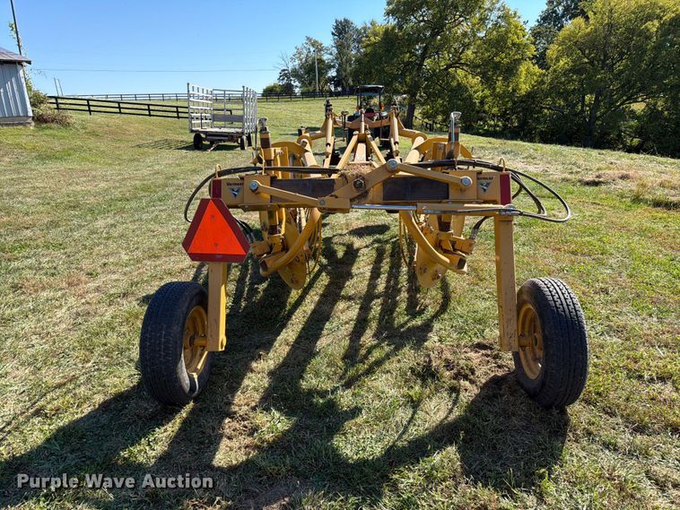 image for item DZ4941 2015 Vermeer R2300 hay rake