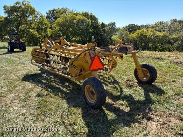 image for item DZ4941 2015 Vermeer R2300 hay rake